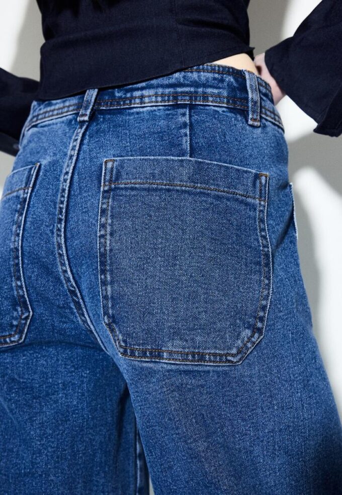 Straight-Leg Jeans with Pockets