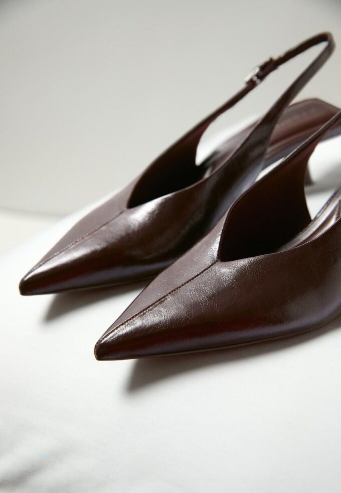 V-Neck Kitten Heel Shoes