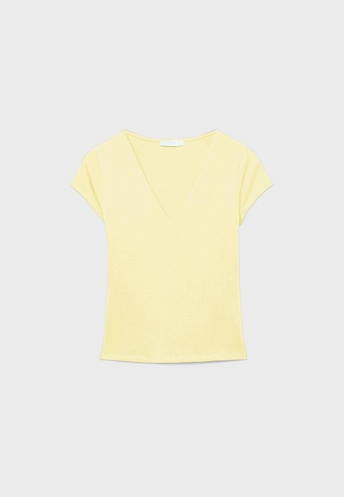 V-Neck Short Sleeve T-Shirt V-Neck Short Sleeve T-Shirt