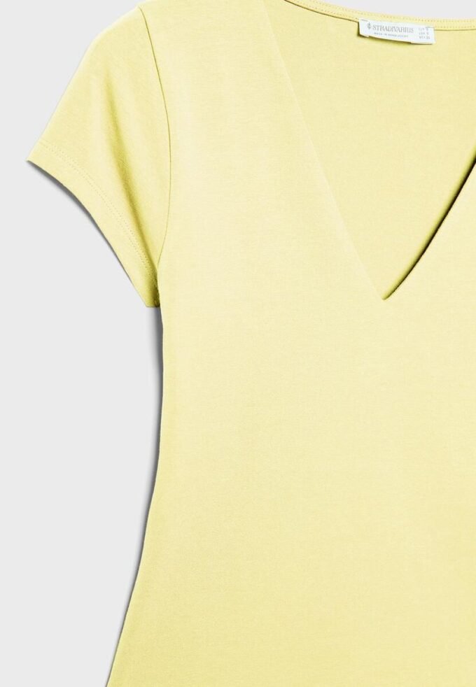 V-Neck Short Sleeve T-Shirt V-Neck Short Sleeve T-Shirt