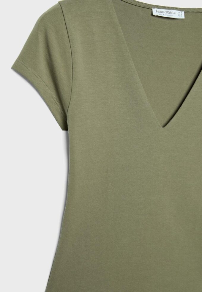 V-Neck Short Sleeve T-Shirt V-Neck Short Sleeve T-Shirt