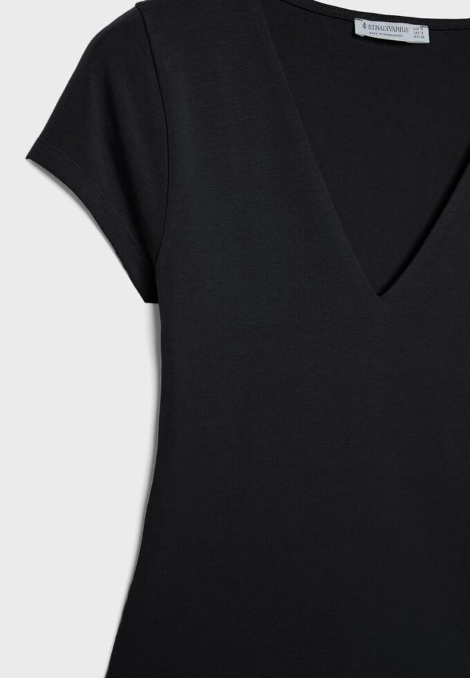 V-Neck Short Sleeve T-Shirt V-Neck Short Sleeve T-Shirt