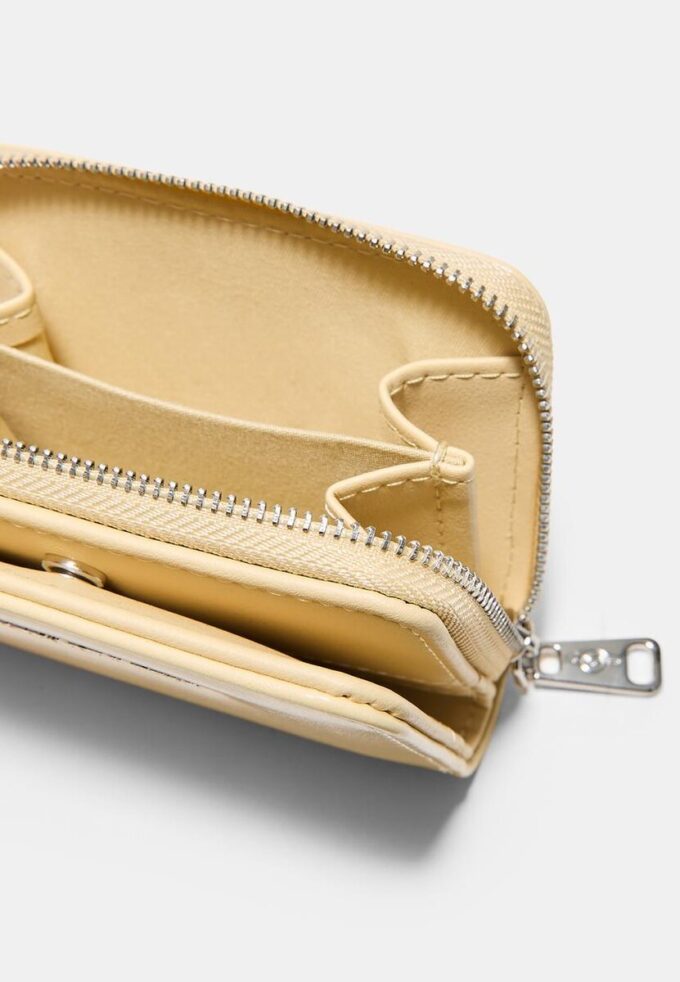 Zipped Leather Effect Purse Zipped Leather Effect Purse